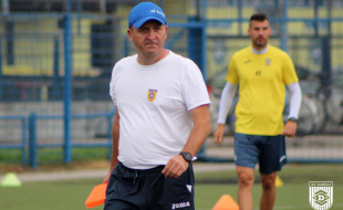 Starejši dečki začeli z zmago