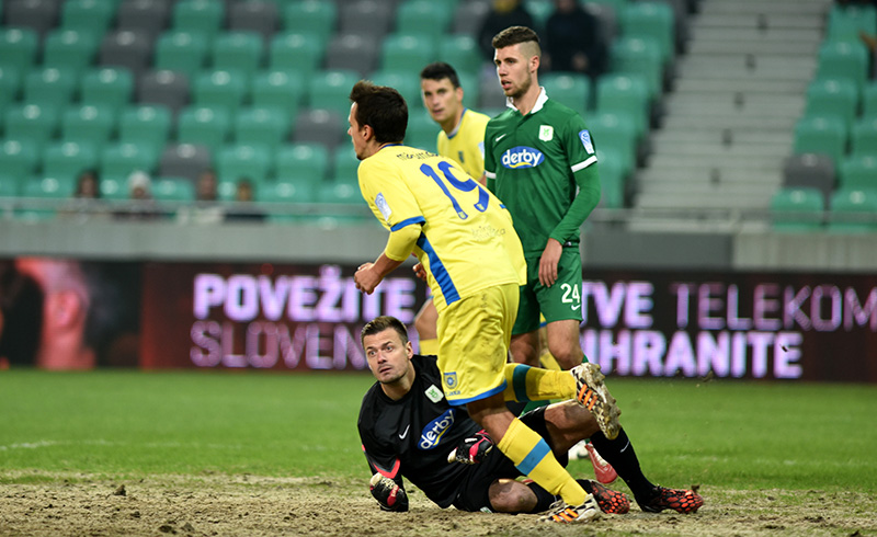 Nemanja Maksimović